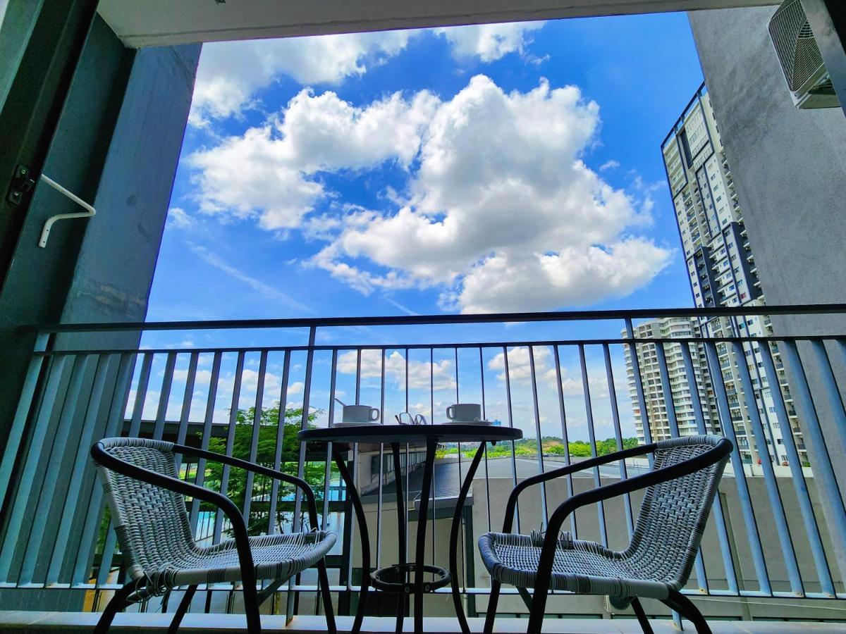 Klia Lili Residensi 5 Plus 2 Pax With Splendid Pool Nilai Eksteriør billede